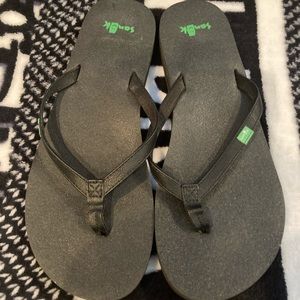 Sanuk Flip Flops